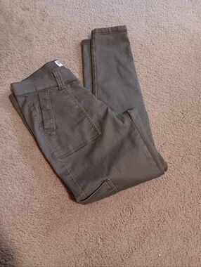 No Boundaries Dark Green Women's Cargo Pants. Small.